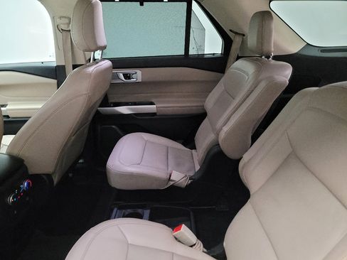 Used 2021 Ford Explorer Limited w/ Equipment Group 301A AWD/4WD image 18