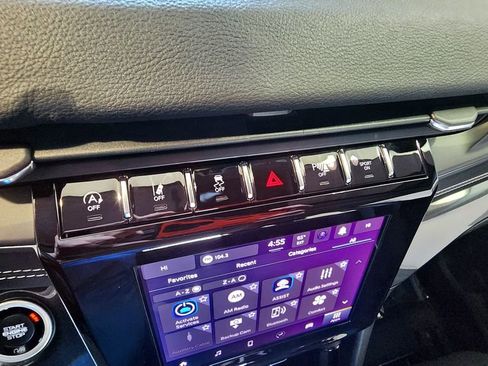 Used 2023 Jeep Grand Cherokee Laredo AWD/4WD image 27