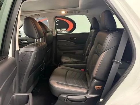 Used 2023 Nissan Pathfinder Platinum AWD/4WD image 16