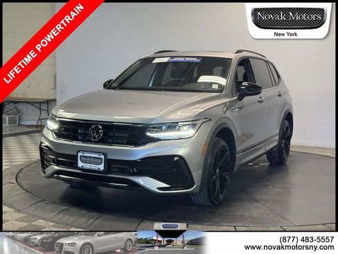 Used 2023 Volkswagen Tiguan SE R-Line AWD/4WD image 4