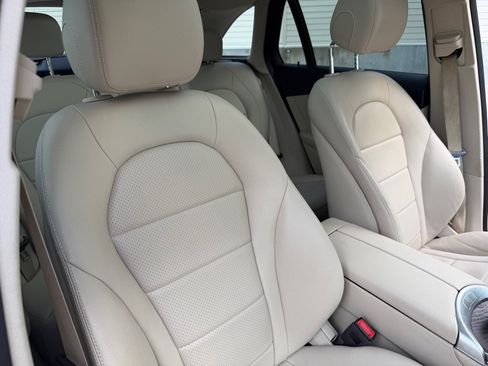 Used 2019 Mercedes-Benz GLC 300 4MATIC image 26