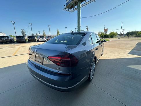 Used 2018 Volkswagen Passat 2.0T SE FWD image 3