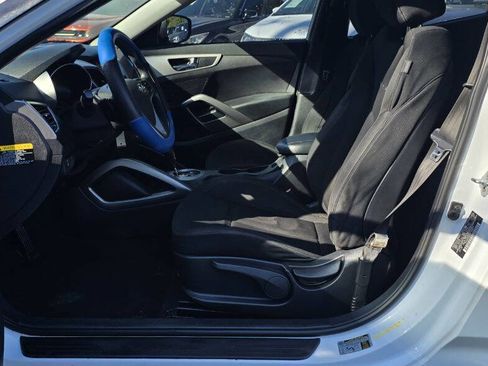 Used 2016 Hyundai Veloster image 11