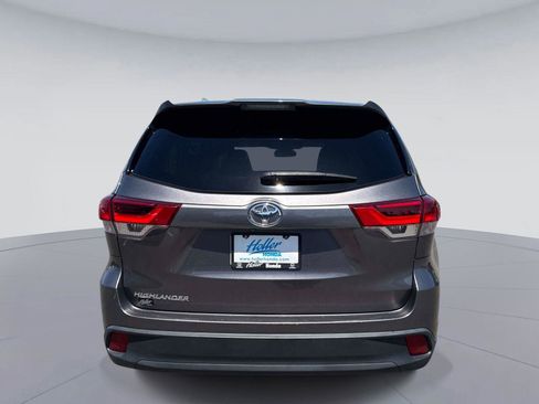 Used 2019 Toyota Highlander LE FWD image 5