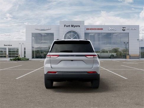 New 2026 Jeep Grand Cherokee Altitude RWD image 7