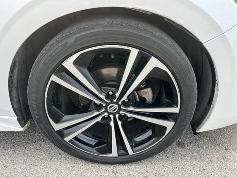 Used 2022 Nissan Sentra SR w/ SR Premium Package FWD image 21