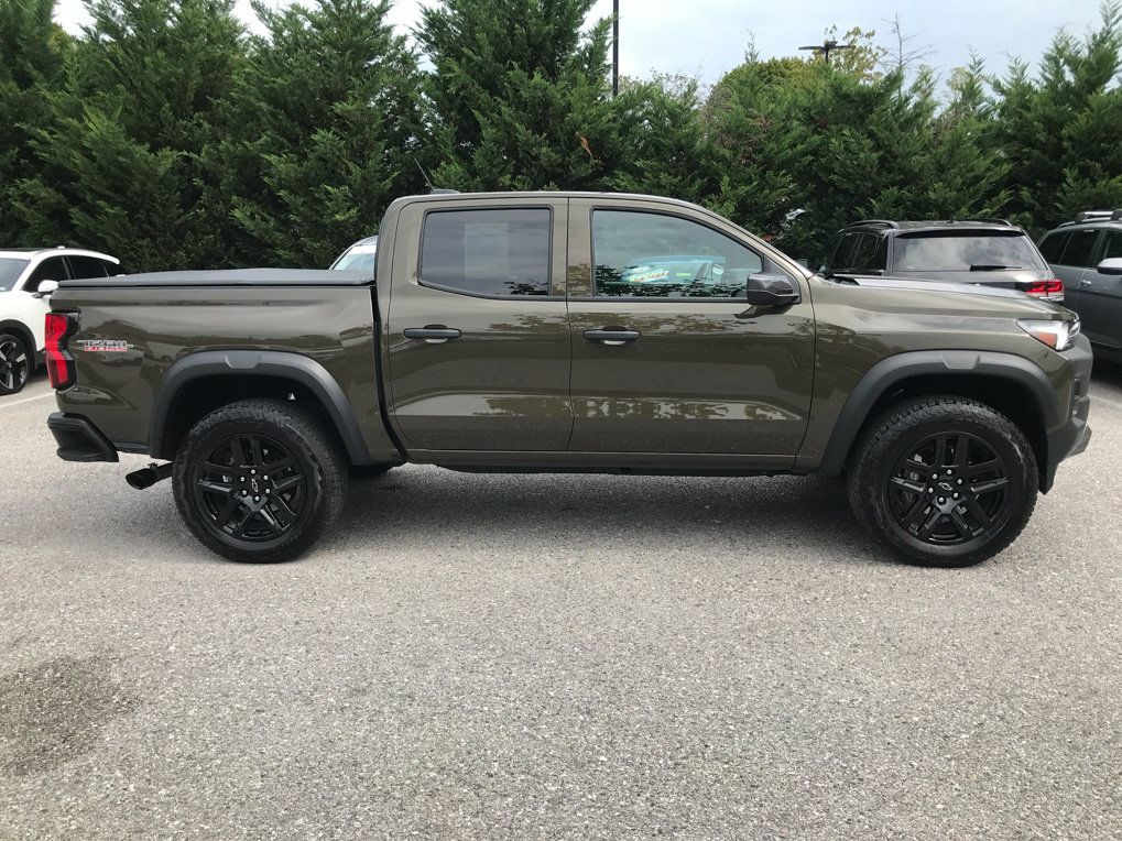 Used 2025 Chevrolet Colorado Trail Boss AWD/4WD image 8