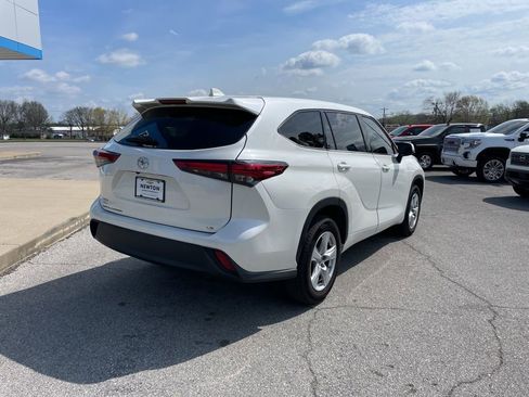 Used 2021 Toyota Highlander LE FWD image 53