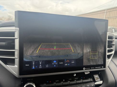 Used 2022 Toyota Tundra Platinum image 27