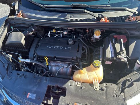 Used 2017 Chevrolet Sonic LT image 12