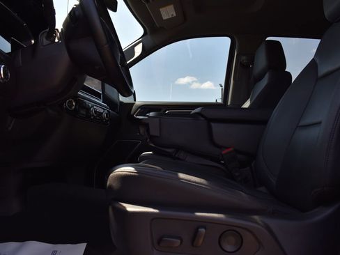 Used 2025 GMC Sierra 1500 SLT AWD/4WD image 5