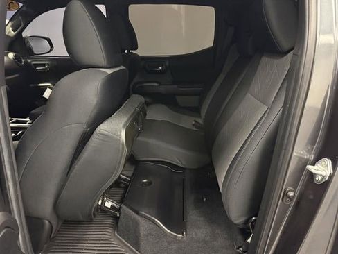 Used 2022 Toyota Tacoma TRD Sport w/ Technology Package image 21