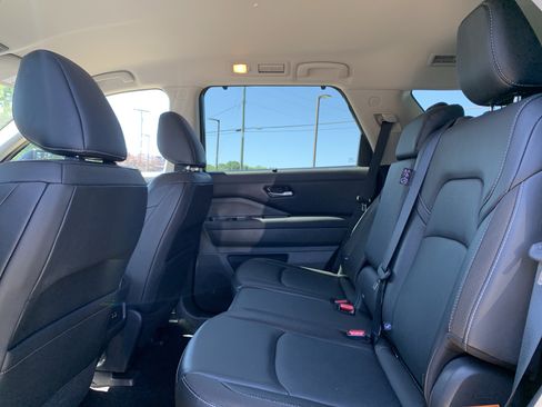 Used 2022 Nissan Pathfinder SL w/ Lighting Package (N92) AWD/4WD image 32
