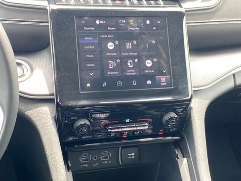 Used 2023 Jeep Grand Cherokee L Laredo RWD image 11