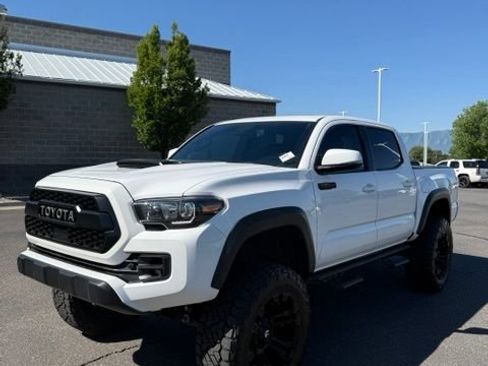 Used 2019 Toyota Tacoma TRD Pro AWD/4WD image 2