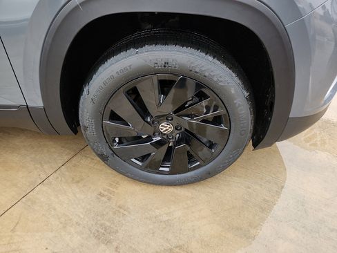 New 2026 Volkswagen Atlas SE image 9