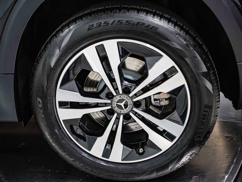 Used 2025 Mercedes-Benz GLB 250 4MATIC image 10