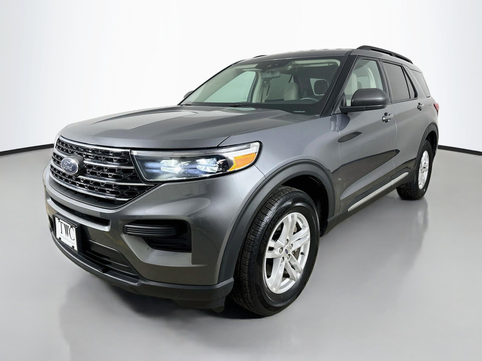 Used 2022 Ford Explorer XLT AWD/4WD image 1