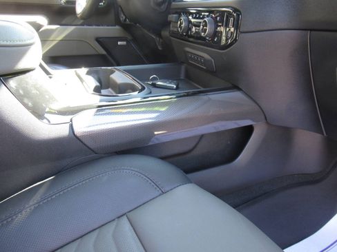Used 2025 Chevrolet Silverado 2500 ZR2 w/ Technology Package AWD/4WD image 15