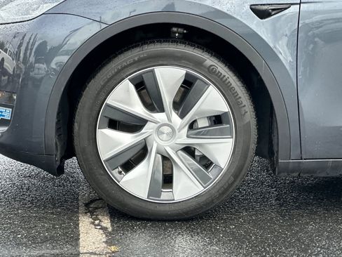 Used 2021 Tesla Model Y Long Range image 21