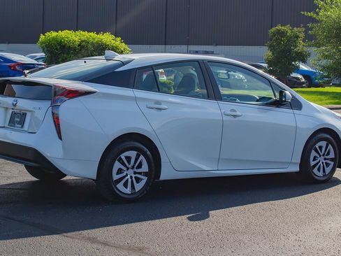 Used 2016 Toyota Prius Four FWD image 10