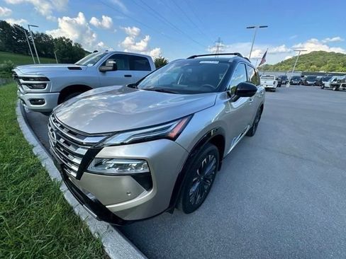 Used 2025 Nissan Rogue Platinum w/ Platinum Premium Package AWD/4WD image 11