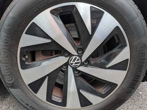 Used 2023 Volkswagen ID.4 Pro AWD/4WD image 9