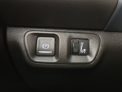 Certified 2023 GMC Acadia SLE image 30