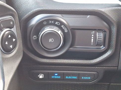 Used 2024 Jeep Wrangler Unlimited image 27