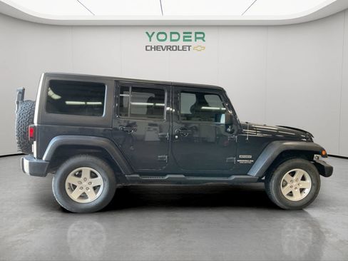 Used 2017 Jeep Wrangler Unlimited Sport w/ Quick Order Package 24S AWD/4WD image 4
