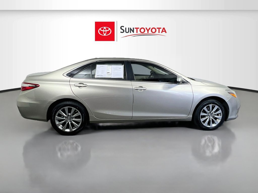 Used 2017 Toyota Camry XLE FWD image 2