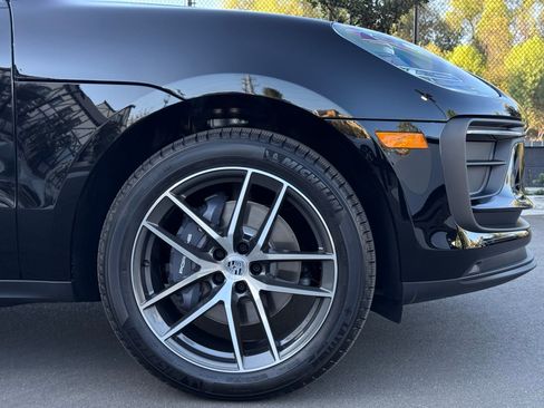 Used 2025 Porsche Macan AWD/4WD image 12
