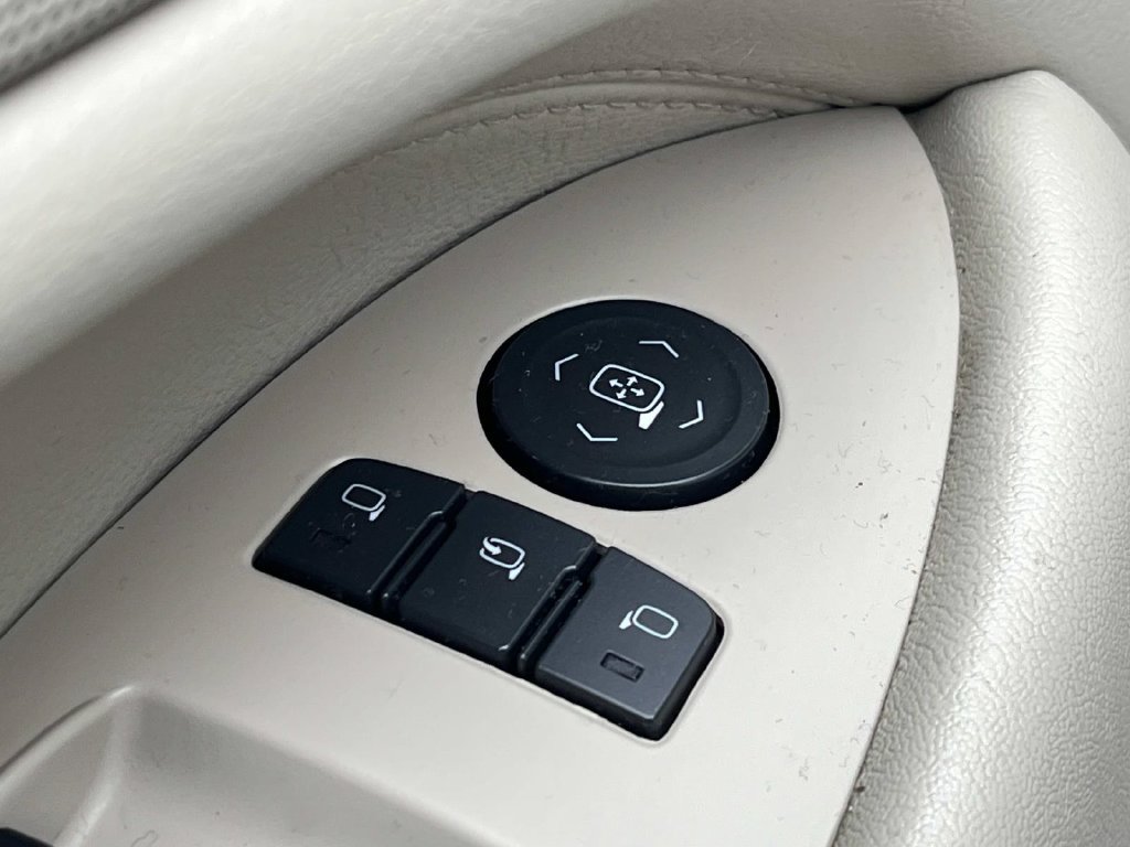 Used 2019 Cadillac Escalade Luxury RWD image 32