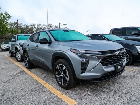 Used 2025 Chevrolet Trax RS image 6