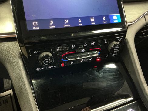 Used 2023 Jeep Grand Cherokee L Overland AWD/4WD image 19