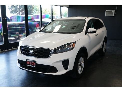 Used 2020 Kia Sorento LX image 3