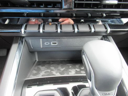New 2026 GMC Canyon Elevation w/ Convenience Package RWD image 31