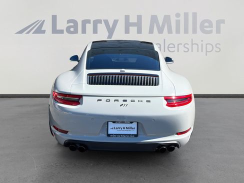 Used 2019 Porsche 911 Carrera RWD image 4