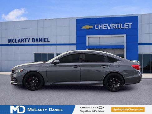 Used 2018 Honda Accord Sport image 3