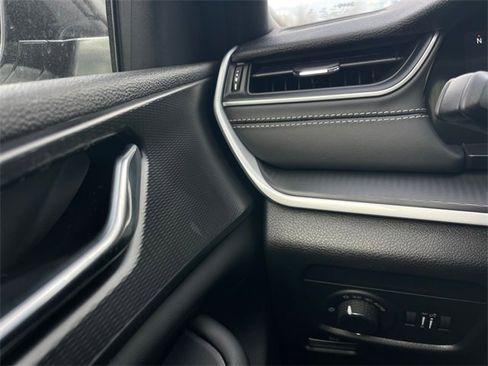 New 2025 Jeep Grand Cherokee L Altitude image 19