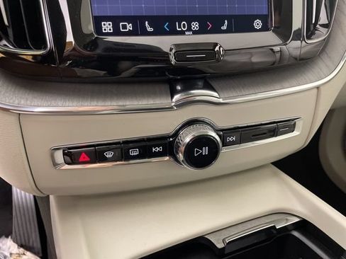 Certified 2025 Volvo XC60 T8 Plus w/ Protection Package Premier AWD/4WD image 27