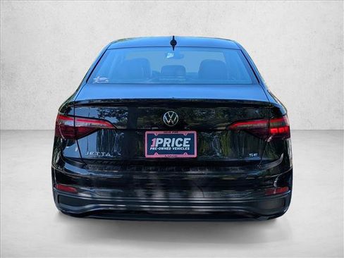Used 2023 Volkswagen Jetta SE w/ Panoramic Sunroof Package FWD image 7