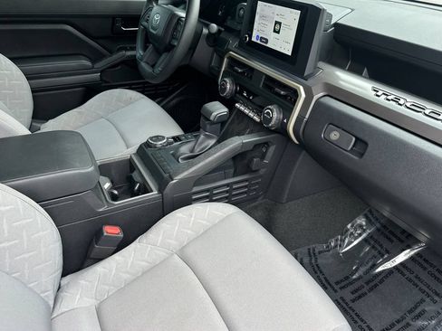 Used 2024 Toyota Tacoma SR5 AWD/4WD image 15
