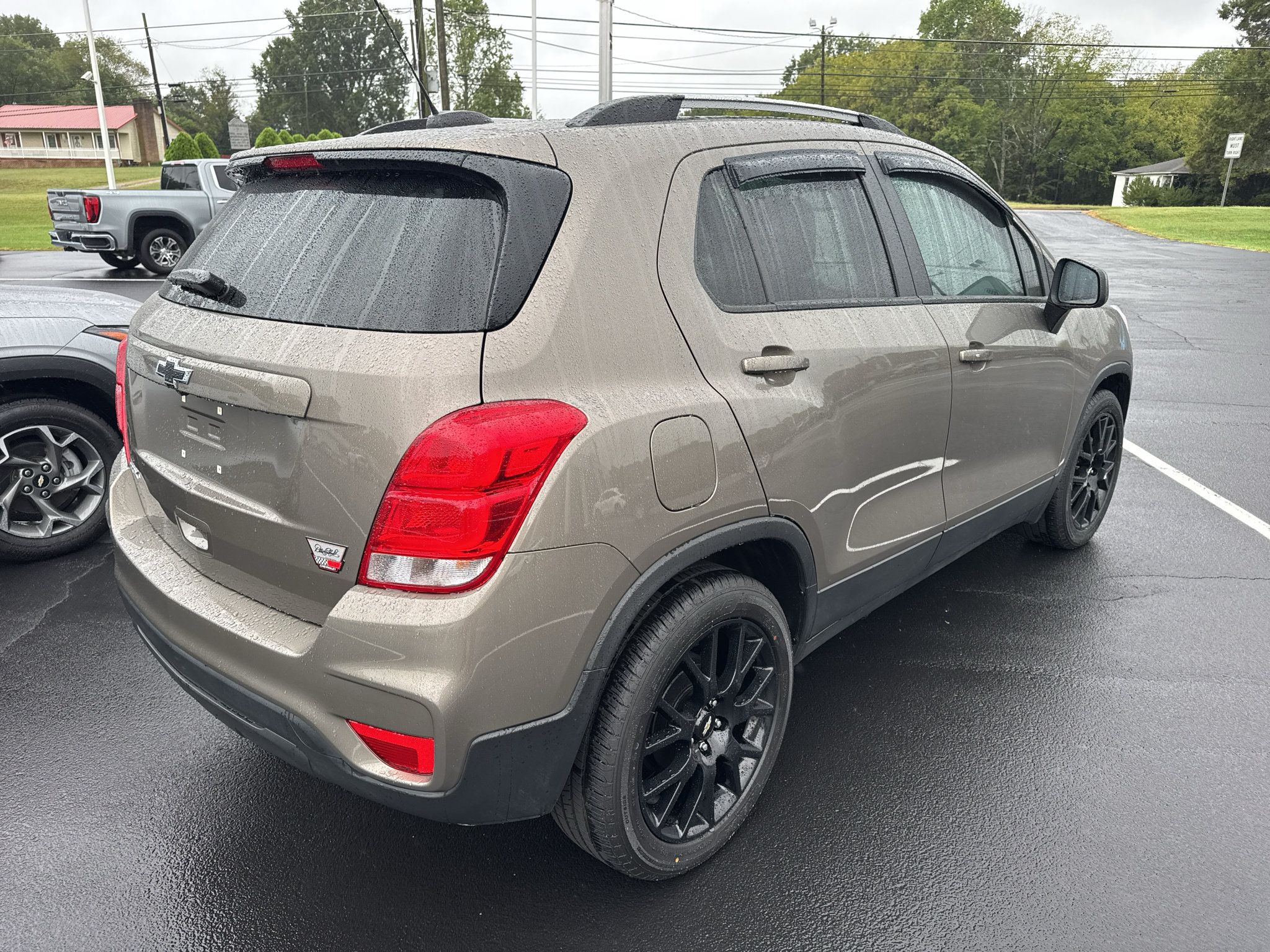 Used 2021 Chevrolet Trax LT w/ Sport Edition FWD image 4