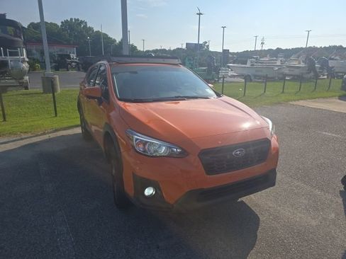 Used 2019 Subaru Crosstrek 2.0i Premium w/ Moonroof Package AWD/4WD image 1
