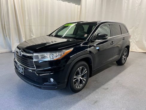 Used 2016 Toyota Highlander XLE AWD/4WD image 1