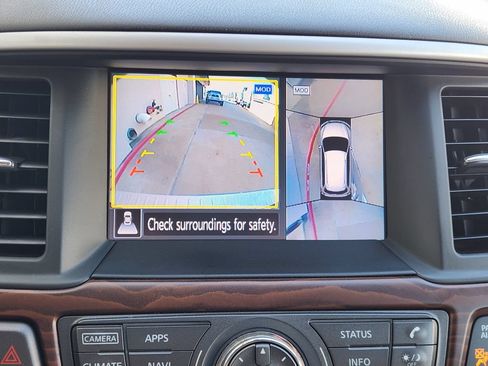 Used 2018 Nissan Pathfinder Platinum FWD image 17