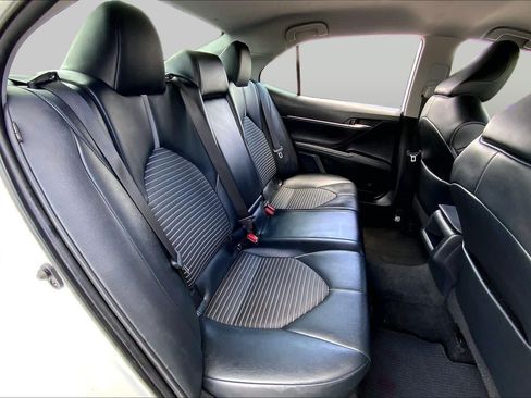 Used 2021 Toyota Camry SE FWD image 19