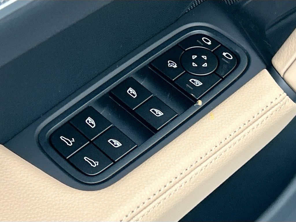 Used 2026 Porsche Cayenne AWD/4WD image 23