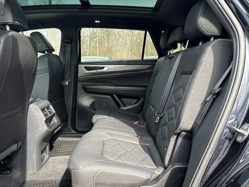 Certified 2025 Volkswagen Atlas Cross Sport SE w/ Panoramic Sunroof Package image 24